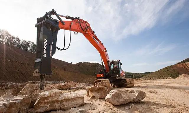 Bild 4 einer Mietmaschine vom Typ 30tunové pásové rypadlo | Doosan DX-300LC-5