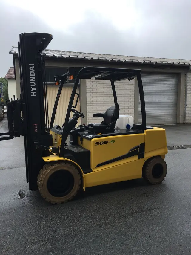 Bild 0 einer Mietmaschine vom Typ 5 tonnes electric | Hyundai 50B-9 6000 mm