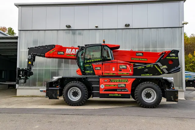 Bild 1 einer Mietmaschine vom Typ Rotating Telehandler TSR-7035 ES | Manitou MRT 3570 ES