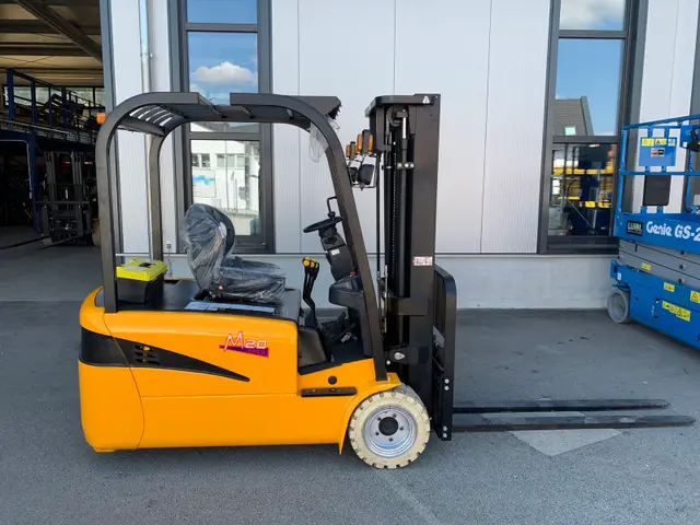Bild 1 einer Mietmaschine vom Typ 2 tonne electric three-wheeler | Maximal Forklift FB20S-MJZ 4500 mm