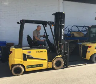 Vorschaubild 4 einer Mietmaschine vom Typ 3 tonnes electric | Hyundai 30BH-9 6000 mm