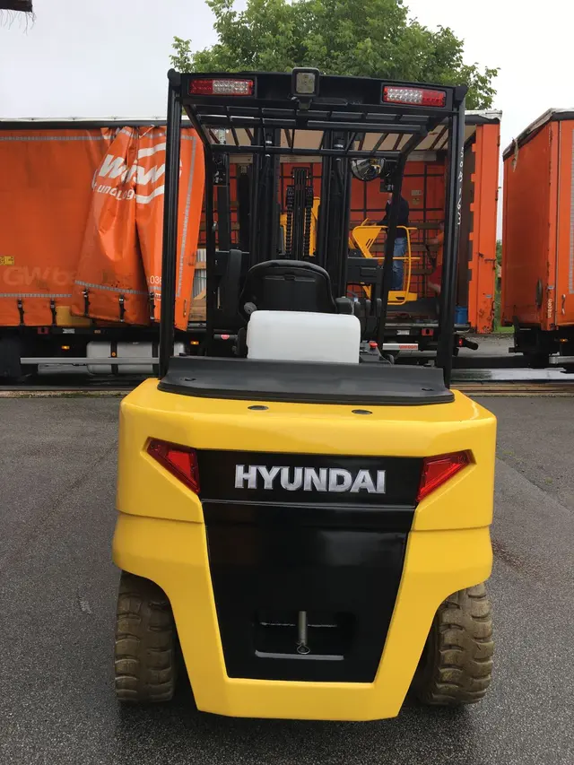 Bild 1 einer Mietmaschine vom Typ 5 tonnes electric | Hyundai 50B-9 6000 mm