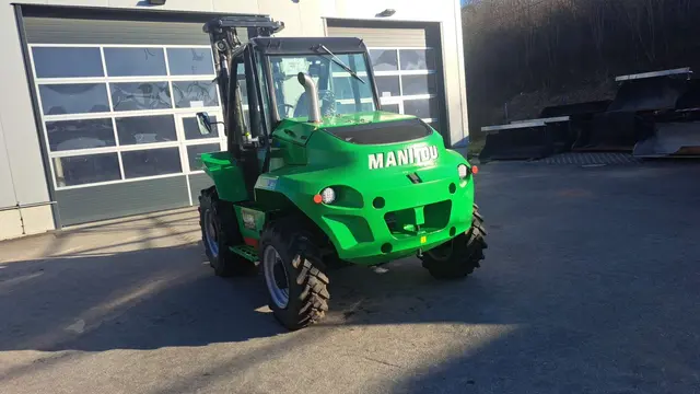 Bild 2 einer Mietmaschine vom Typ 3 Ton All Terrain Forklift | Manitou M30-4