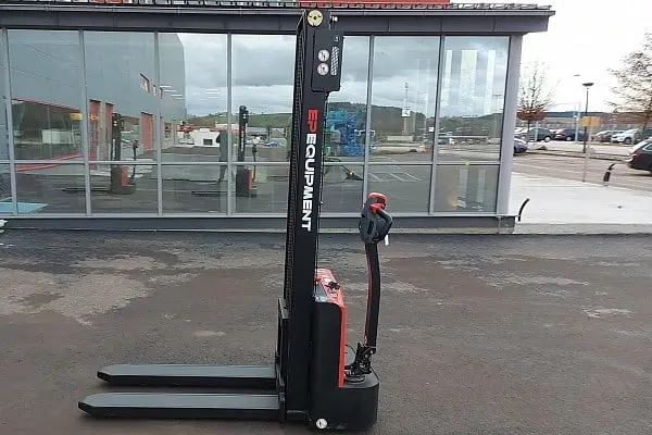 Bild 2 einer Mietmaschine vom Typ 1,2 Tonnen HH | EP ESL 122 3300 mm