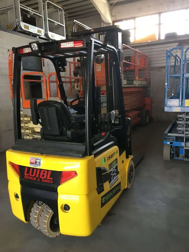 Bild 0 einer Mietmaschine vom Typ 1.5 tonne electric tricycle | Hyundai 15BT-9 5500 mm