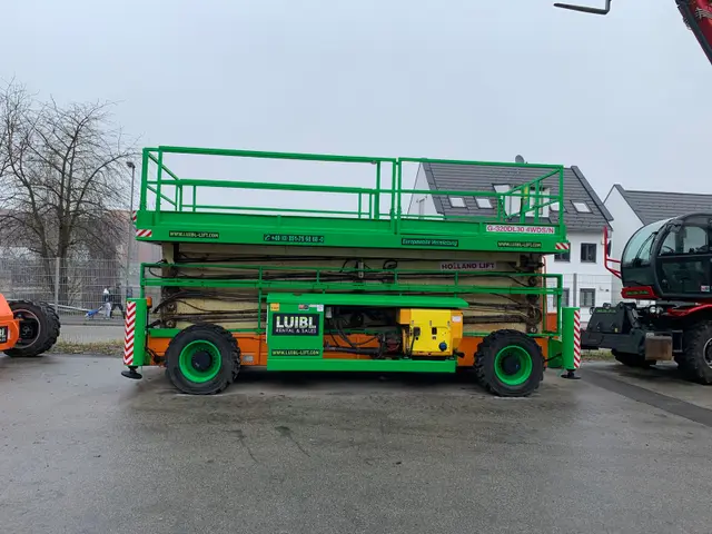 Bild 0 einer Mietmaschine vom Typ SBD-337 | Holland Lift Megastar G320