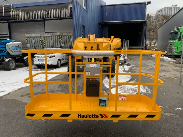Bild 3 einer Mietmaschine vom Typ TB-140 | Haulotte H14TX