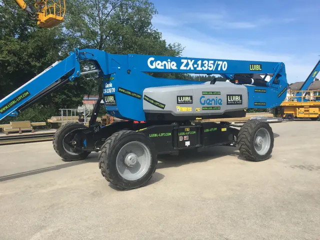 Bild 0 einer Mietmaschine vom Typ Pronajměte si Genie ZX-135/70 – Kloubový teleskopický výložník, výška 43 m