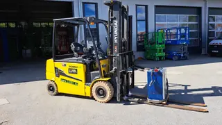 Vorschaubild 1 einer Mietmaschine vom Typ 3 tonnes electric | Hyundai 30BH-9 6000 mm