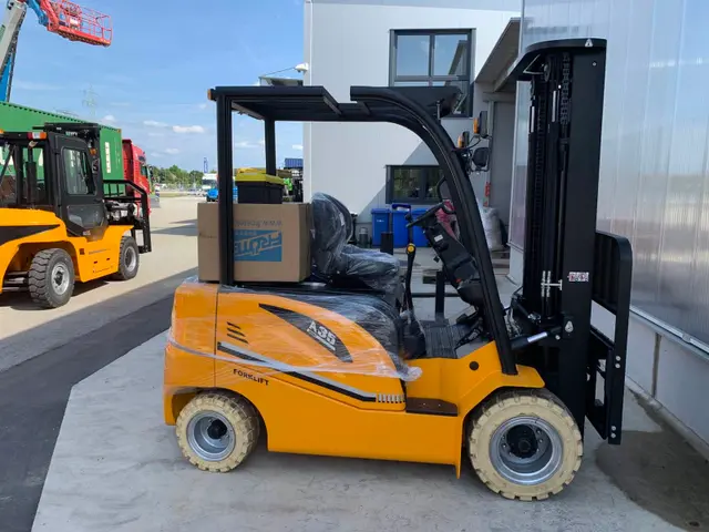 Bild 1 einer Mietmaschine vom Typ 3.5-tonne Electric Forklift | Maximal FBA35-JZ 4500 mm