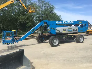 Vorschaubild 2 einer Mietmaschine vom Typ Pronajměte si Genie ZX-135/70 – Kloubový teleskopický výložník, výška 43 m