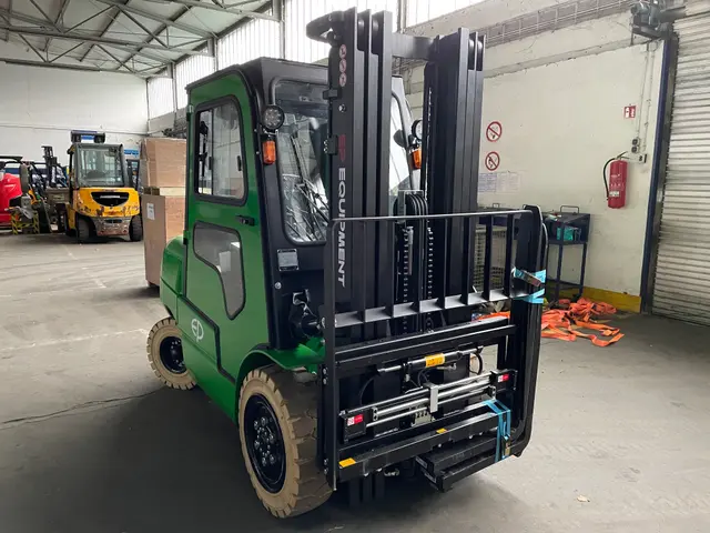 Bild 1 einer Mietmaschine vom Typ 3,5 Tons Electric | EP EFL352 4800 mm