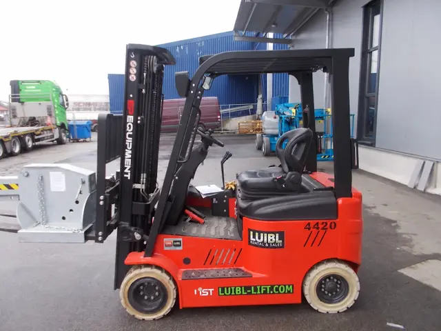 Bild 2 einer Mietmaschine vom Typ 2 tonne electric four-wheeler | EP CPD20L1-Li 4700 mm
