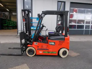 Vorschaubild 4 einer Mietmaschine vom Typ 2 tonne electric four-wheeler | EP CPD20L1-Li 4700 mm