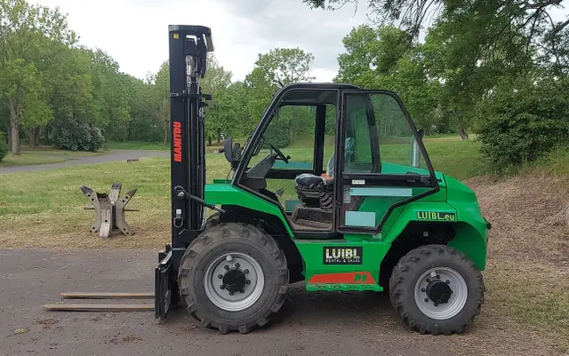 Bild 0 einer Mietmaschine vom Typ 3 Ton All Terrain Forklift | Manitou M30-4