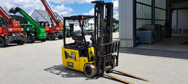 Bild 1 einer Mietmaschine vom Typ 1.8 tonne electric tricycle | Hyundai 18BT-9 5500 mm