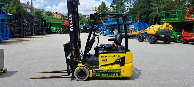 Bild 0 einer Mietmaschine vom Typ 1.8 tonne electric tricycle | Hyundai 18BT-9 5500 mm