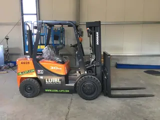 Obrázek stroje k pronájmu typu 3 tuny nafty | Doosan D30G-Plus 5000 mm